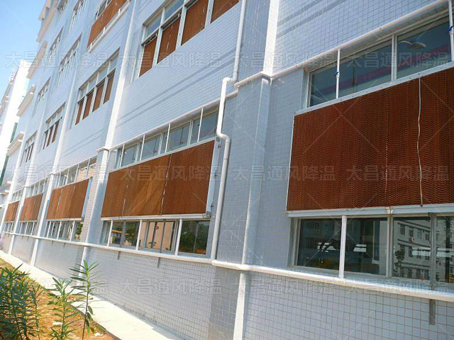 生產(chǎn)車間該如何降溫？使用水簾降溫