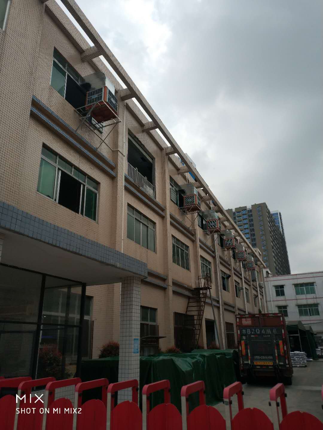 如何給高溫車間通風(fēng)降溫？