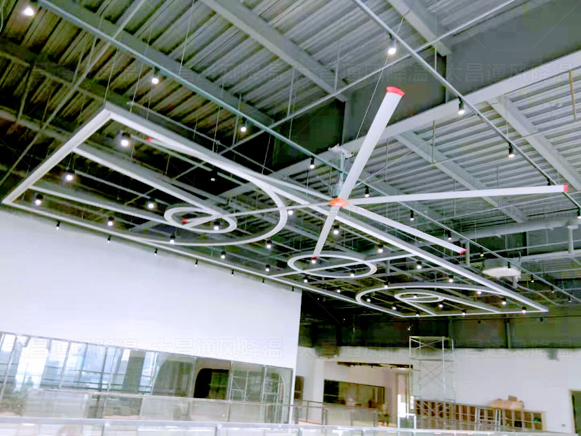 大型廠房通風(fēng)降溫什么設(shè)備好用？工業(yè)大風(fēng)扇如何？