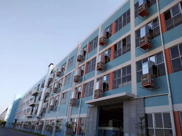 注塑廠降溫方案-潤(rùn)東方環(huán)?？照{(diào)